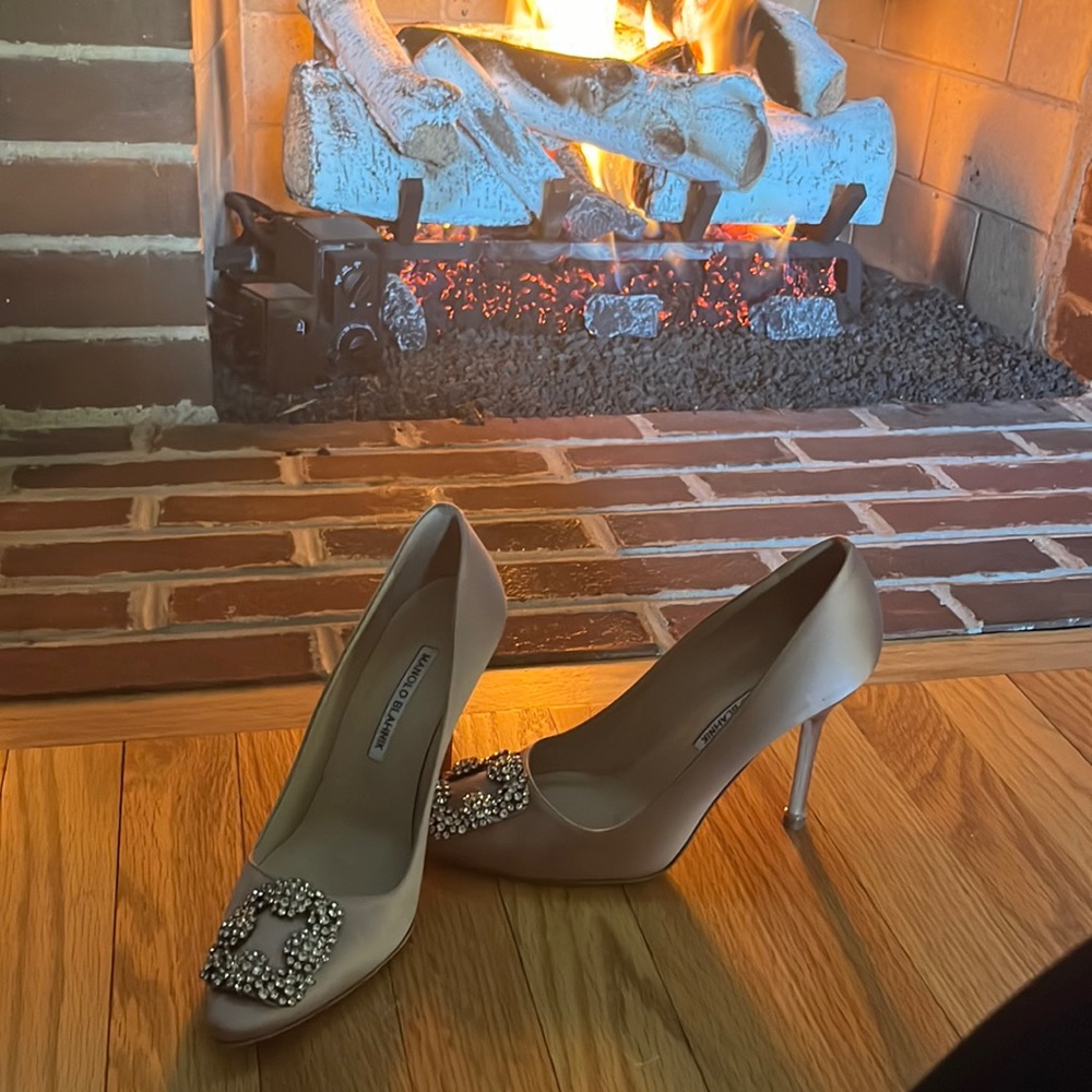 Pink satin Manolo Blahnik heels size 38